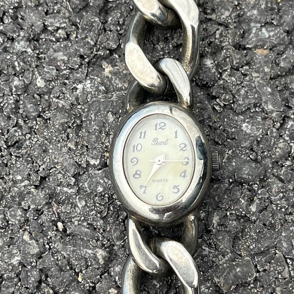 Pearl Int’l Silver chain link watch with a vintage vibe